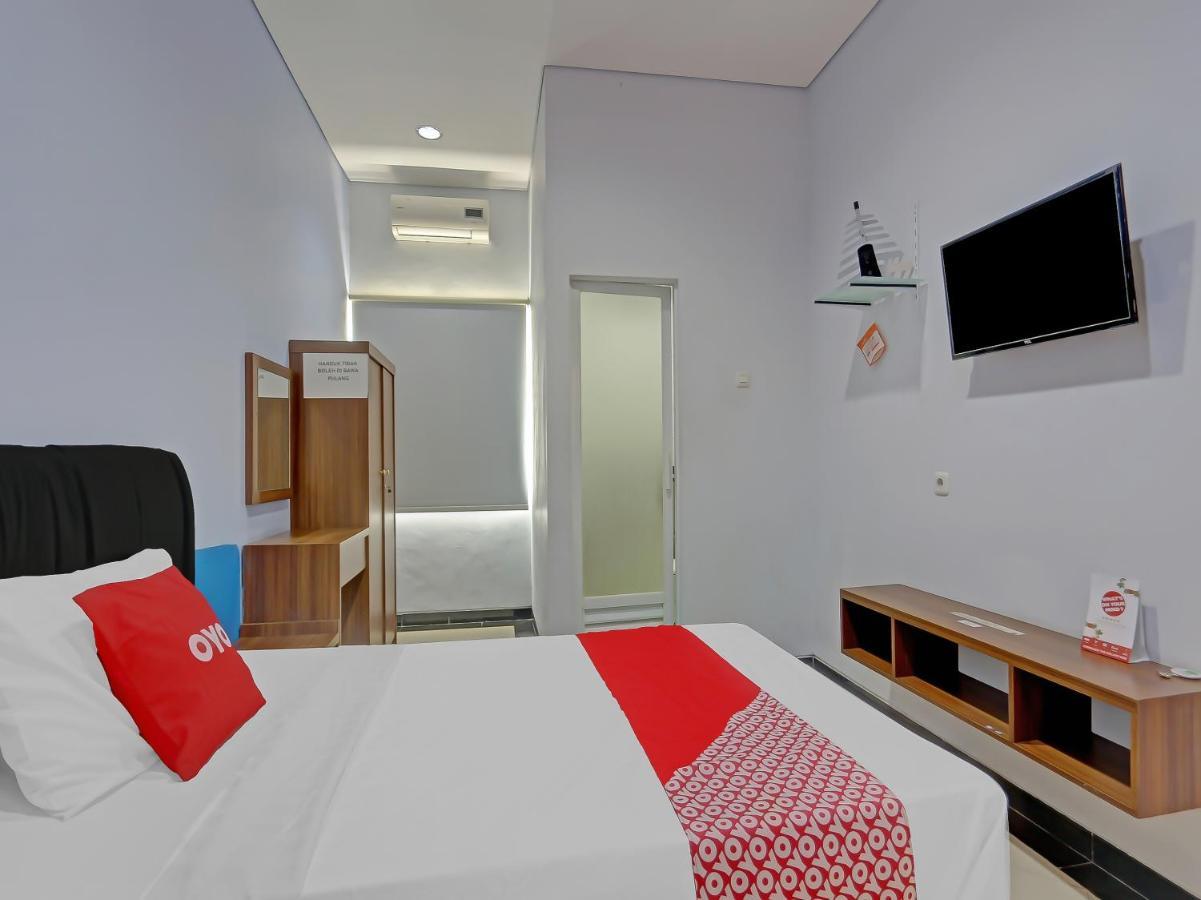 Oyo 90553 Arteri Guest House Semarang Exterior foto