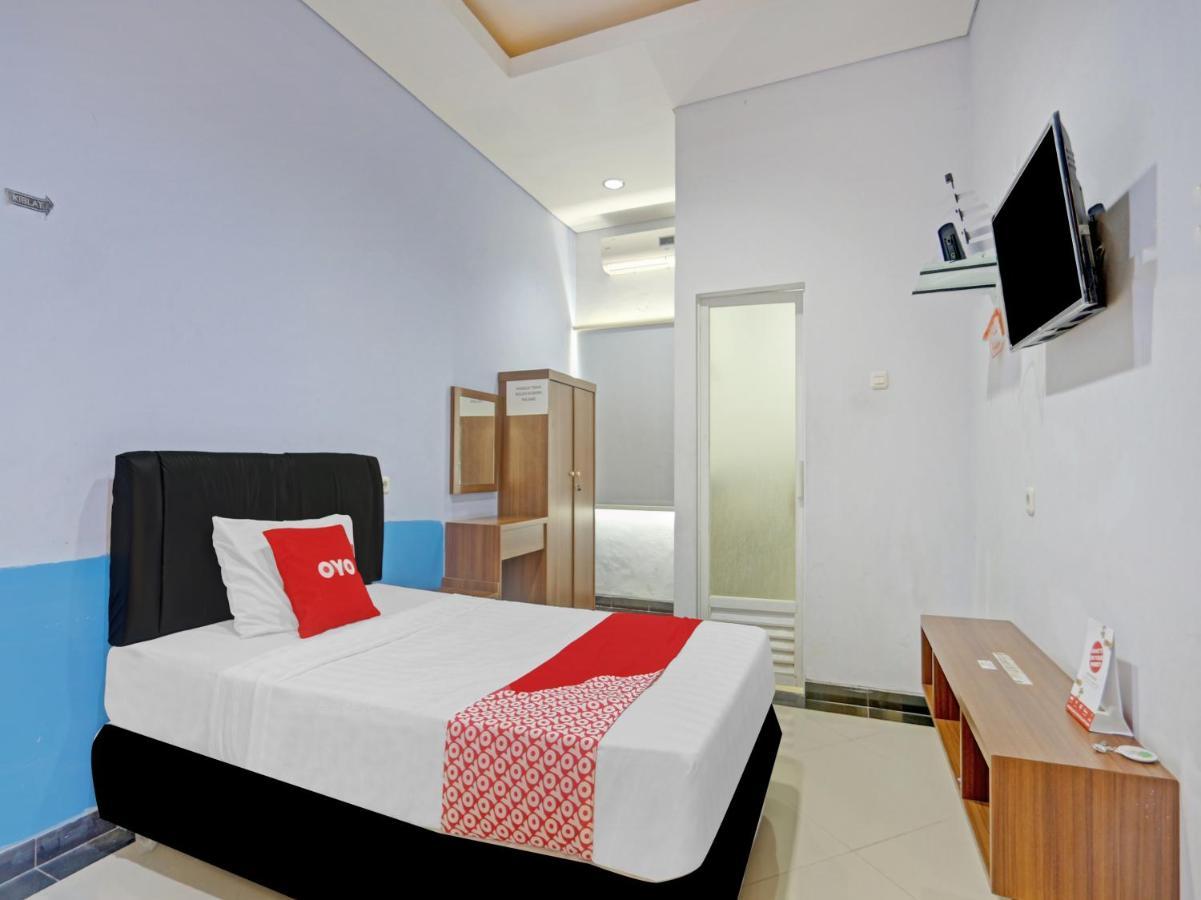 Oyo 90553 Arteri Guest House Semarang Exterior foto