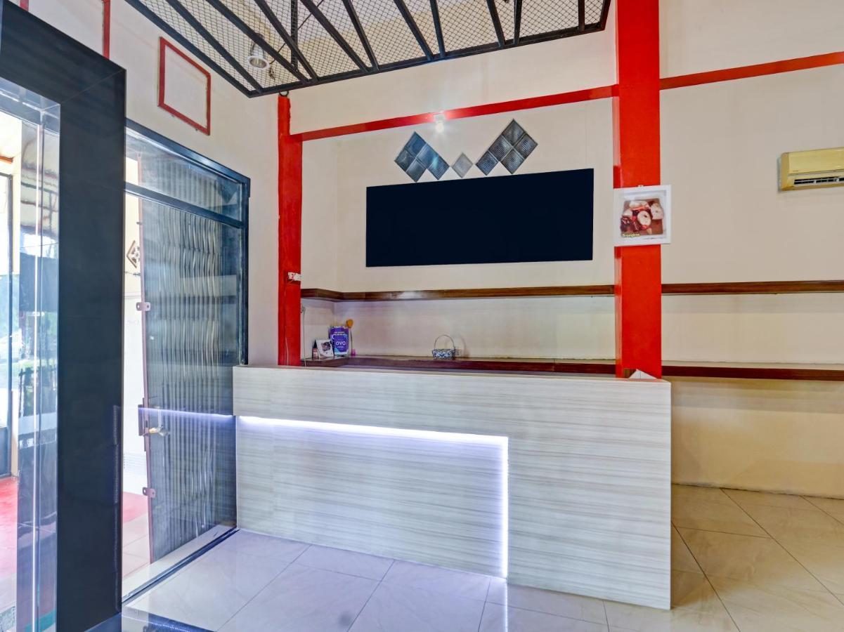 Oyo 90553 Arteri Guest House Semarang Exterior foto