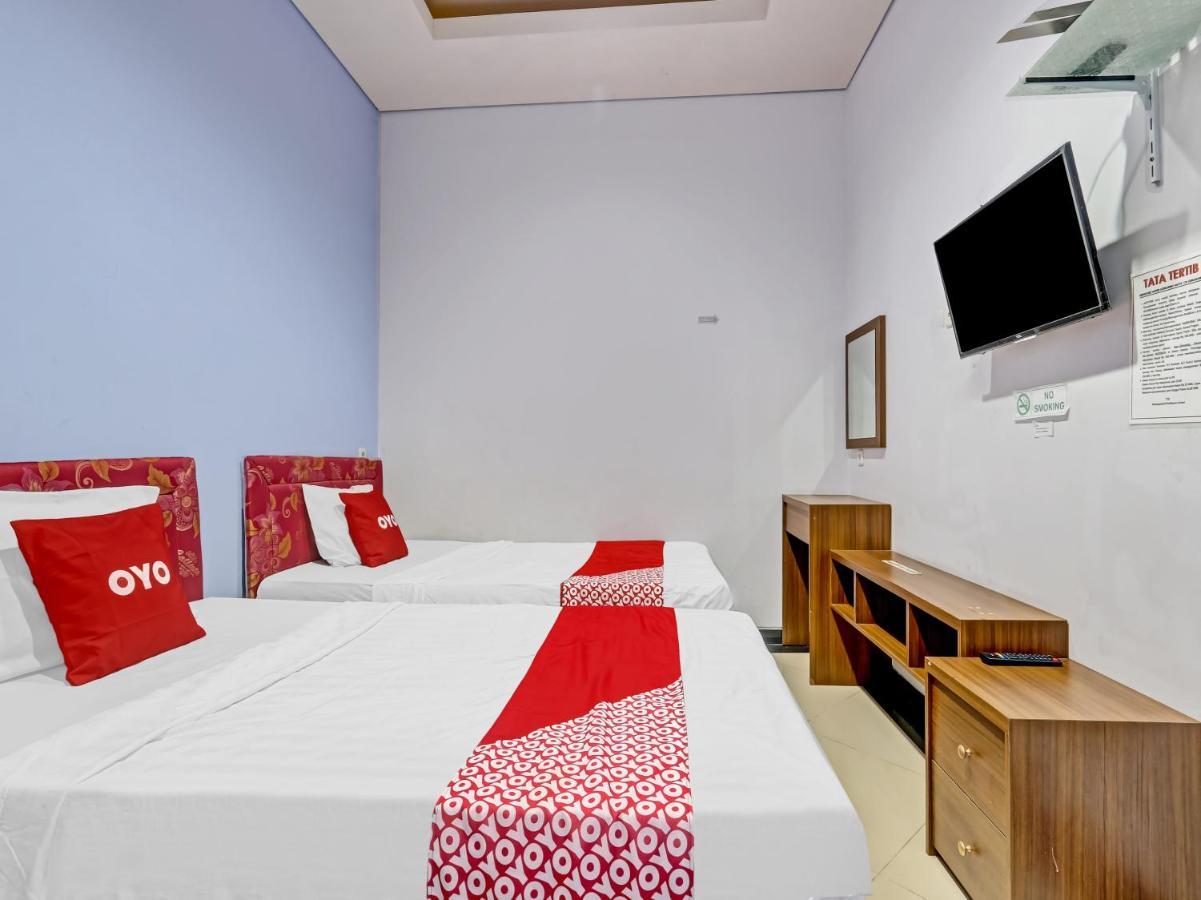 Oyo 90553 Arteri Guest House Semarang Exterior foto