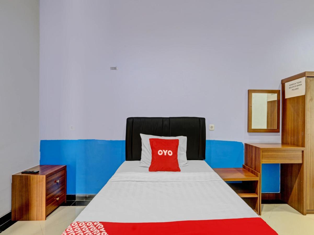 Oyo 90553 Arteri Guest House Semarang Exterior foto