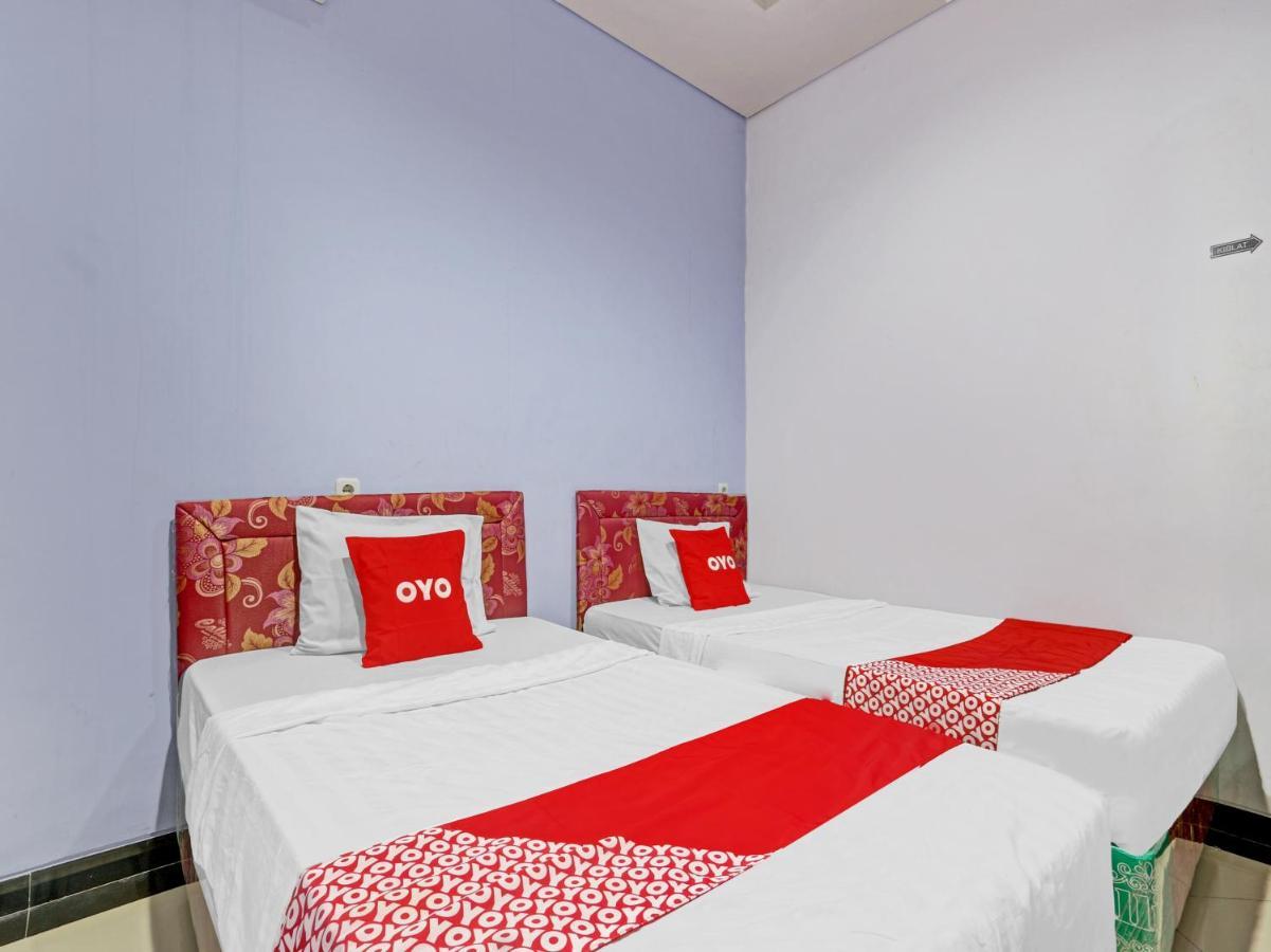 Oyo 90553 Arteri Guest House Semarang Exterior foto